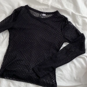 Topp strl xs - Säljer denna snygga tröja från hm i strl xs. Superbra skick! Använd fåtal gånger. Säljer för 50kr + frakt⭐️🫶🏼