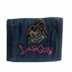 Plånbok med broderi - En cool plånbok med tryck. Okänt märke, plånboken är använd men har inga skador eller fläckar. Priset är diskuterbart. Tveka inte er att höra av er om ni har frågor😊