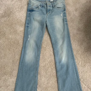 Lågmidjade jeans - Säljer dessa lågmidjade jeans då de inte passar mig💕 