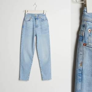 Säljer mina blå jeans från Gina Tricot. Dom kommer inte till användning så mycket längre. Använd relativt mycket. Storlek 40, M/L. 160kr, frakten ingår inte .💗