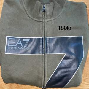 EA7 Zip tröja i hysfat skick