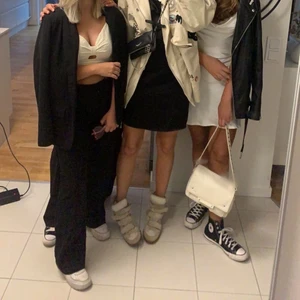 isabell marant - säljer nu mina isabell marant som jag köpte för ungefär 1,5 år sedan, har inte använt dom speciellt mycket så därför i väldigt bra skick. nypris 4500. stl 39 men passar även 38🤌🏽kan gå ner i pris vid snabb affär 