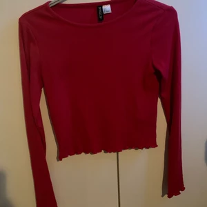 Tröja - Säljer denna tröja från hm!❤️ skriv privat för fler bilder osv..❤️