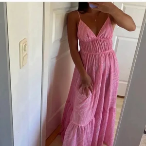 Hm klänning - Storlek 36 men passar 34