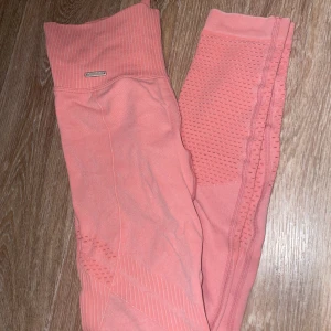 Aimn tights - Snygga tränings tights ifrån aimn. aldrig använda. Storlek xs. 100kr + frakt 