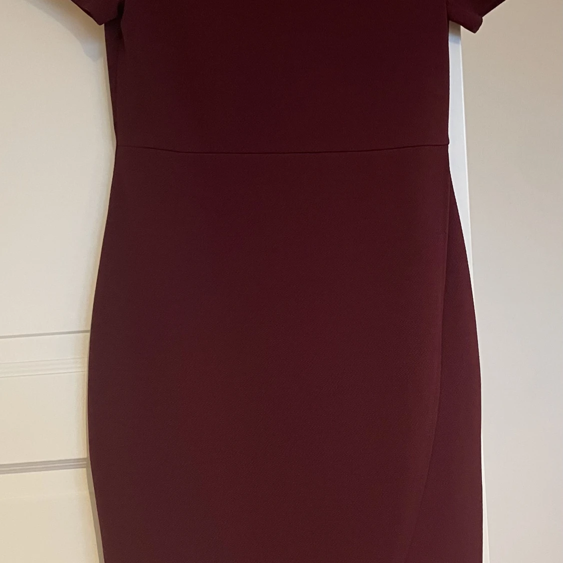 Vinröd klänning - 91