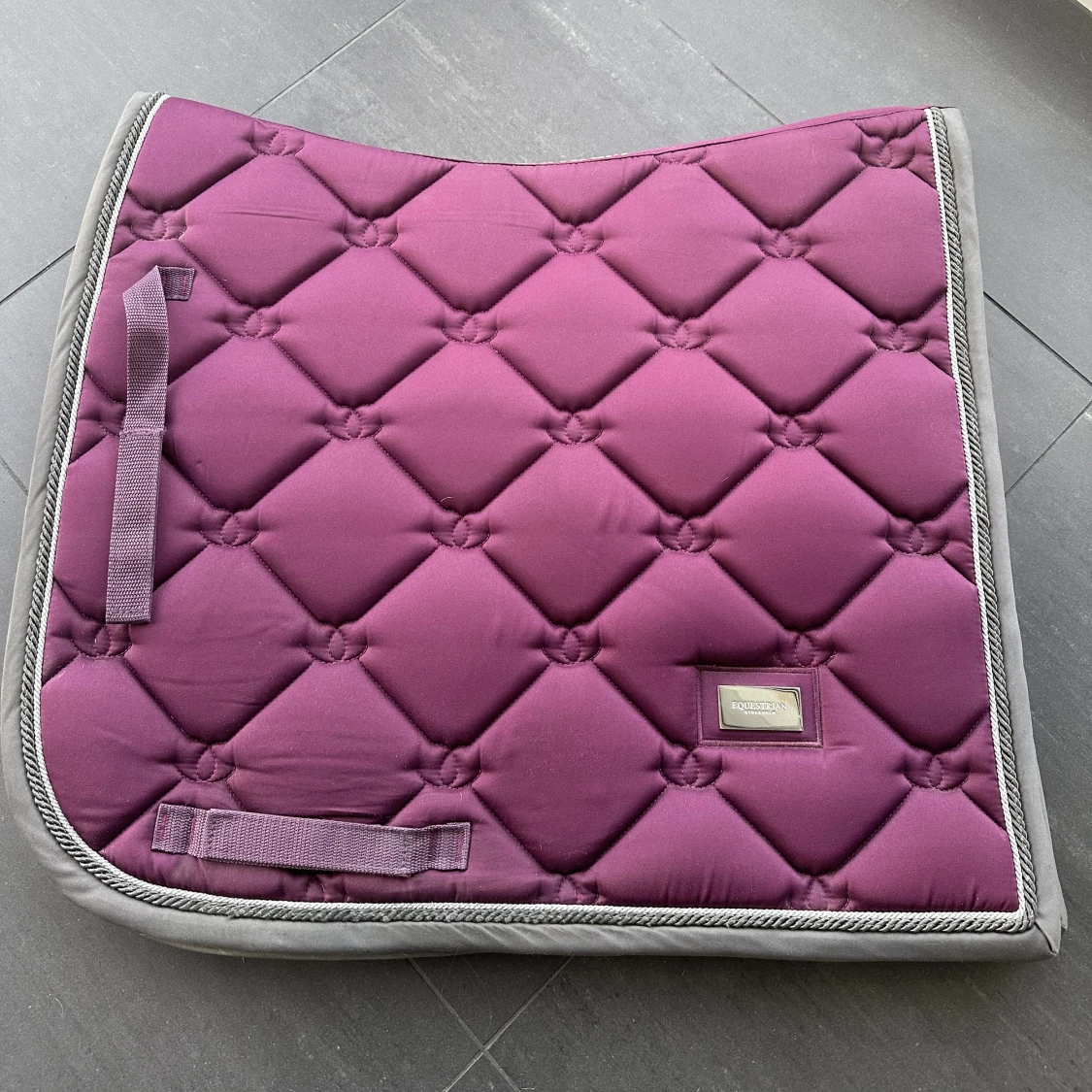 Equestrian Stockholm dressyrschabrak 