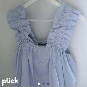 Blå blus - INTRESSEKOLL på denna fina blus! Lånad bild, mitt är från nakd men är exakt samma modell och färg. Oanvänd! 🙏