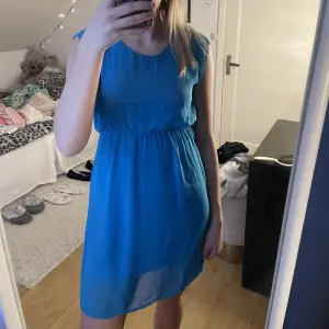 Söt blå klänning i bra skick🫶🏻
