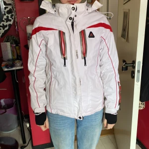 Icepeak jacka - Fin jacka som man kan använda som skid jacka. 