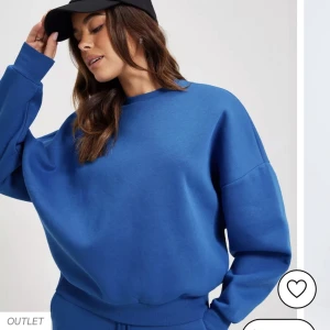 Blå sweatshirt från Nelly strl M  - Mysig blå sweatshirt från Nelly strl M. För bild på skriv privat☺️
