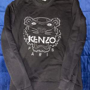 En oanvänd Kenzo tröja, tvättad 0 gånger men använd kanske 1-2 gånger. Kunden för frakten!