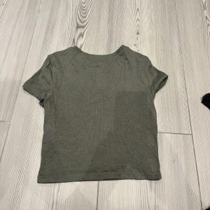 Tshirt - Strl M nytt skick