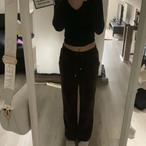 Mjukisbyxor  - Säljer mina juicy byxor då dom inte kommer till användning. Fint skick❤️