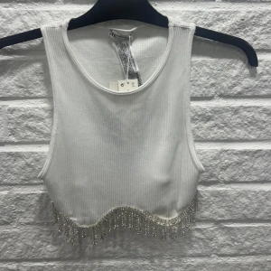 Topp - Från zara i storlek XS/S. Aldrig använt. Köpt för 279kr💕