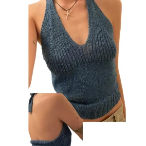 Stickat linne  - Snyggt blått stickat linne med öppen rygg! Köpt på humana 💙