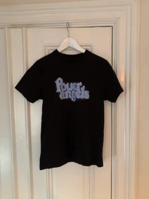 Ganni t-shirt - Power angels t-shirt från Ganni