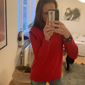 Så cool tröja - Röd cool tröja från Karl lagerfeld 😍