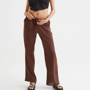 linnebyxor  - Säljer mina slutsålda linnebyxor i storlek M men passar mig som har S också. Säljer då jag inte gillade dom. 250 ink frakt 