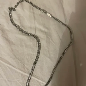 Halsband - Så fint halsband, som en kedja!!!