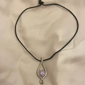 Halsband - As snyggt halsband från 90talet bra sick!