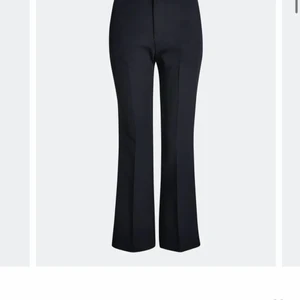 Kostymbyxor  - Vilma kostymbyxor från bikbok  Storlek 40  Fint skick Super skönt material.  Bara använda ett par enstaka gånger då dem tyvärr blivit förstora för mig. 