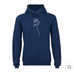 Super fin hoodie som är jätte skön och använt fåtal gånger, ordinarie pris 599 och nu 250. Jätte fint skick. Den är mer marinblå och mörkare i verkligheten!