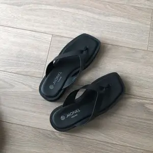 Platform sandaler, använda två gånger. Säljer då jag inte fått så mycket användning för dem!😇