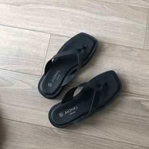 sandaler - Platform sandaler, använda två gånger. Säljer då jag inte fått så mycket användning för dem!😇