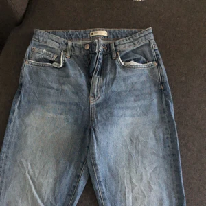 Raka blå jeans - Raka blå jeans i modellen ”perfect jeans”. 