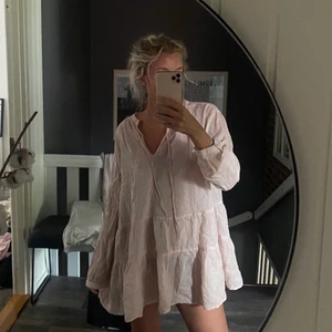 Klänning - Min fina ljusrosa klänning!! Använder ej därav säljer😍