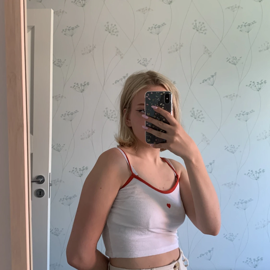 Vit topp med hjärta - 91