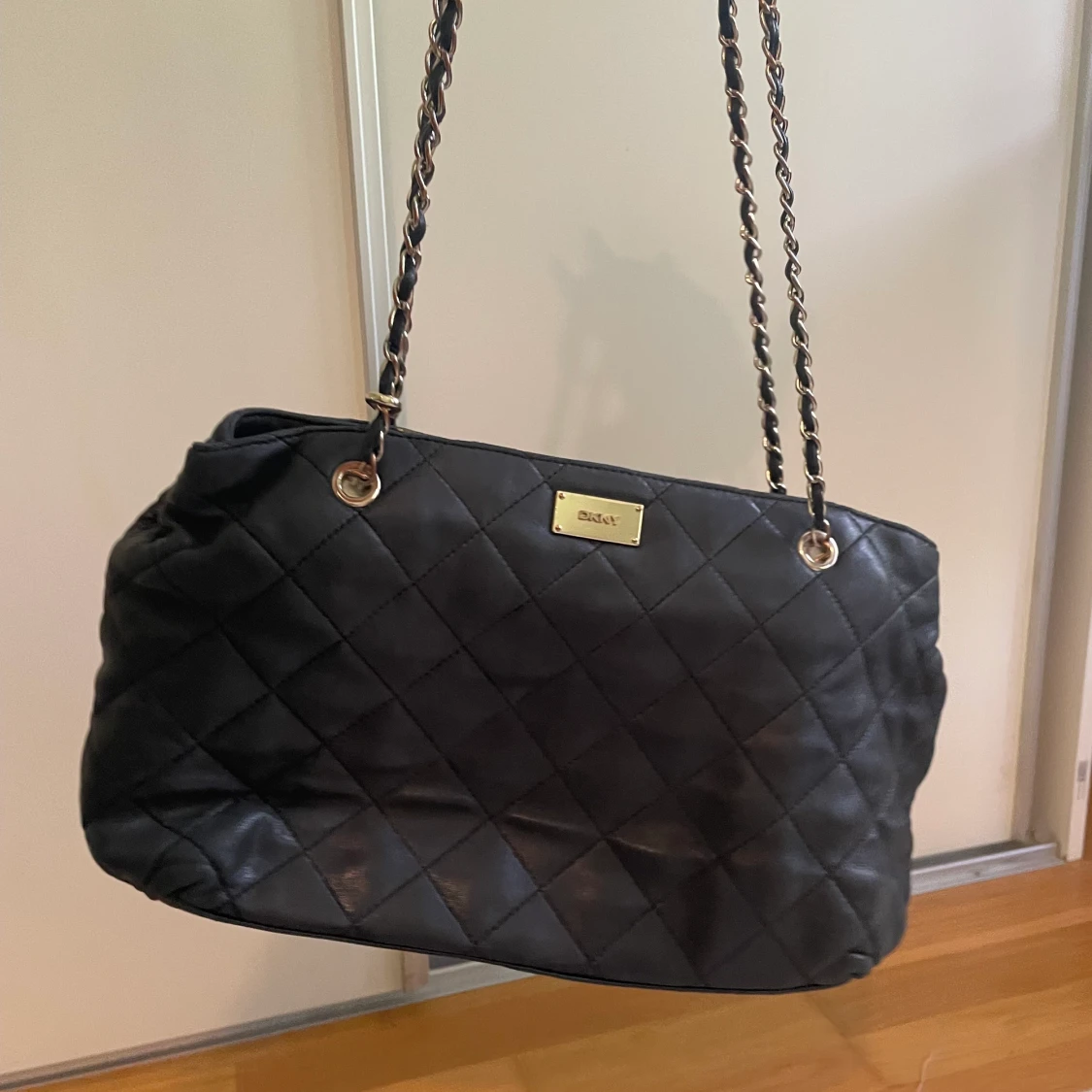 En svart väska  - 91