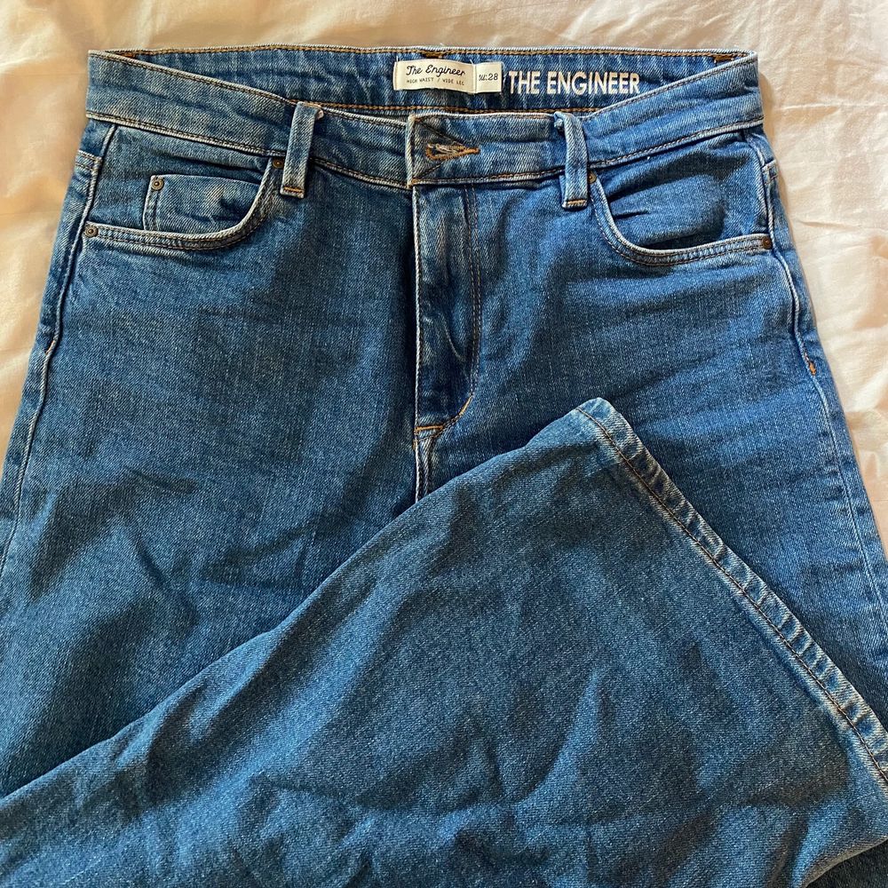 Blåa vida högmidjade Jeans, knappt använda:) Fint skick och ordentligt material. . Jeans & Byxor.