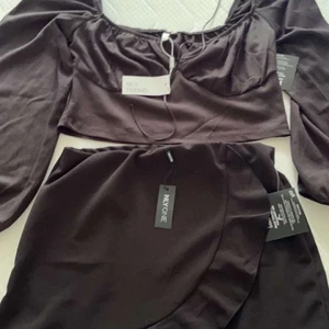 Sätt top med kjol  - Hej min pappas fru fick ett sätt med en kjol och topp, som inte passade hon nu säljer jag detta åt henne 💕