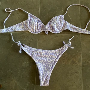 Lilaprickig bikini - Lilaprickig bikini i storlek S                                                                                                                      Hör av dig om du har någon fråga 💜