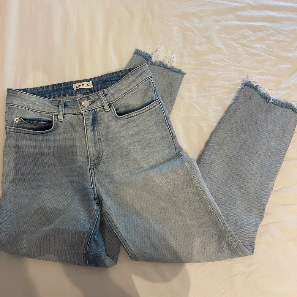 Supersköna och strechiga ljusblå jeans från lindex. Storlek 36! Älskar dessa men måste sälja jeans💗💗. Jeans & Byxor.