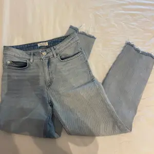Supersköna och strechiga ljusblå jeans från lindex. Storlek 36! Älskar dessa men måste sälja jeans💗💗
