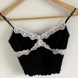 Topp - Super snygg topp i storlek s men kan även passa xs 💞 Köpt secondhand, 75kr plus frakten