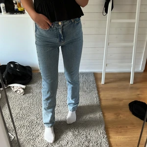 Jeans  - Ljusblåa jeans från zara, använda 1 gång💕