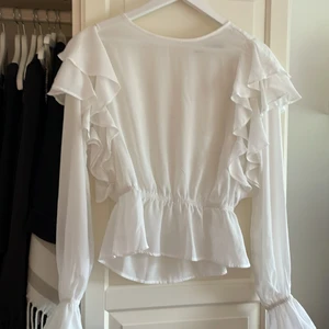 Blus - Vit blus ifrån bikbok 