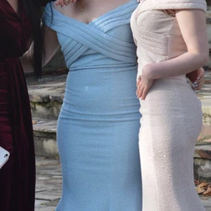 Klänning  - Säljer denna klänning endast använt 1 gång💙 pris går o diskutera 