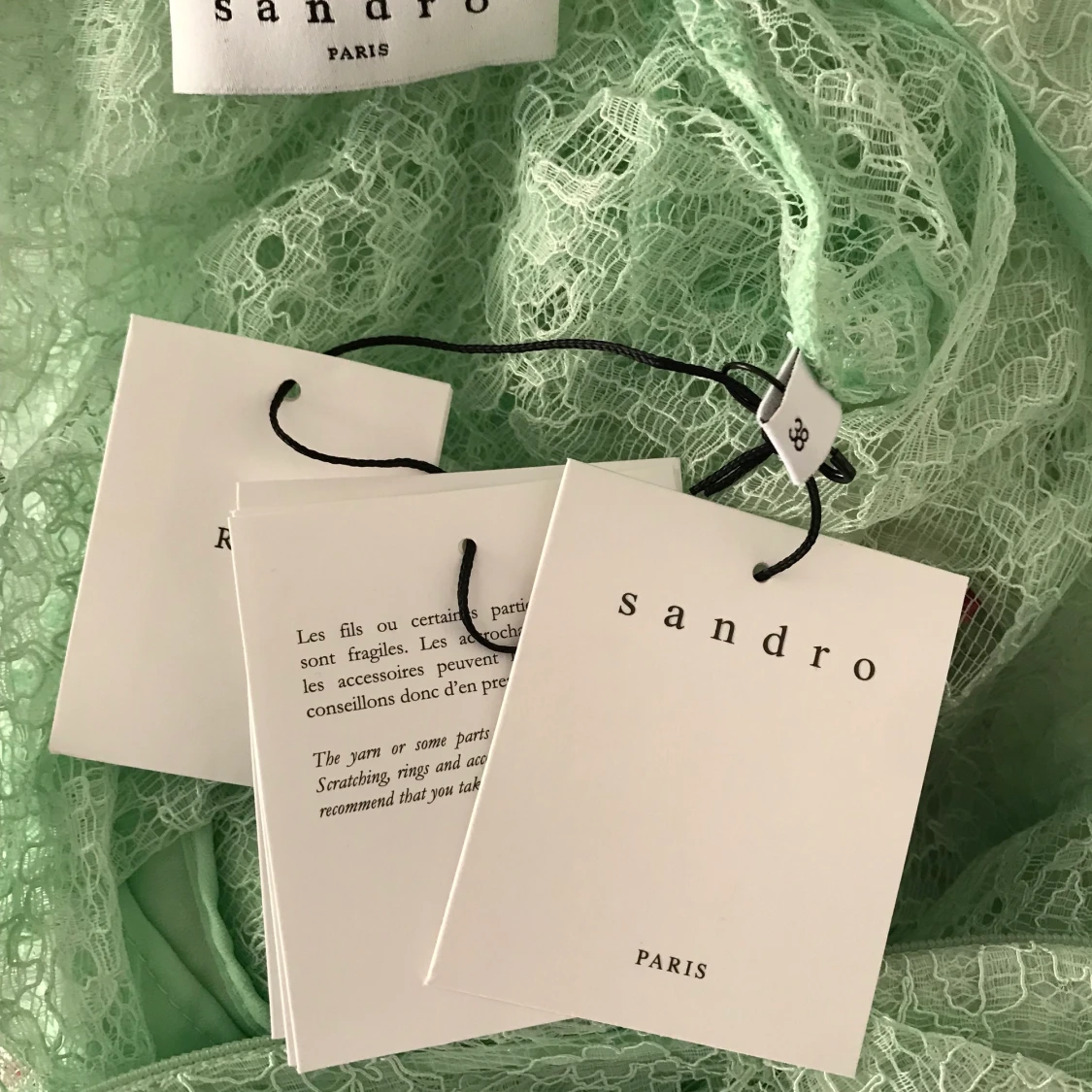 Ny klänning i spets från Sandro prislapp kvar - 91