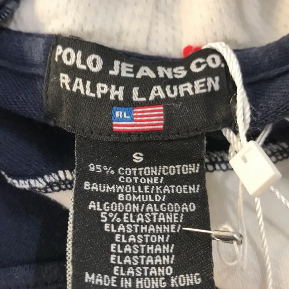 Säljer denna blåa huvtröja från Polo Jeans Company Ralph Lauren. Möts upp i Sthlm eller fraktar spårbary för 66kr. Hoodies.