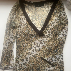 Mesh topp - Säljer min jättefina mesh topp i leopard mönster! 