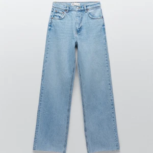 Jeans - Säljer dessa fina jeansen från zara💕dom kommer inte längre till användning för mig. Frakt tillkommer 