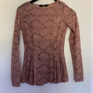 spets topp - fin spets topp/blus från bikbok! bra skick