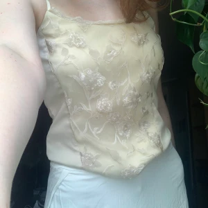 linne - så så vackert men lite för stort för mig 💕