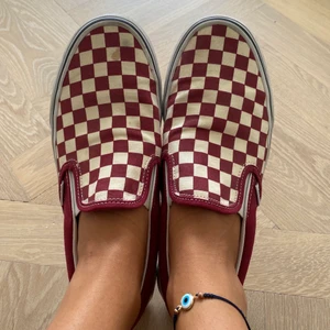 Vans storlek 42 - Säljer dessa snygga Vans åt en kompis, endast avvända ett par gånger!! 💞 köparen står för frakten men jag möter även upp i Lund💞