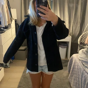 Kappa - Säljer nu min så snygga kappa från Cubus köpt förra året. Perfekt nu till våren/vintern 💘storlek M säljer för 300💗skriv privat vid intresse !💘